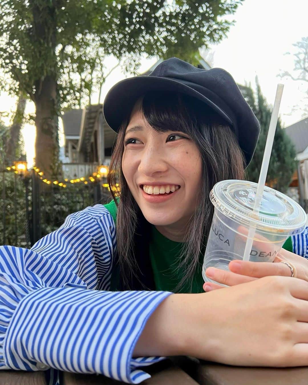 加藤一華のインスタグラム：「. 友達と語る休日、幸せだ😭🌿  #カフェラテ飲み切ってるの笑う #自然が見たいvs花粉辛い #春コーデ  #春服コーデ #キャスケット #キャスケットコーデ  #ootd #32いっちーの日」