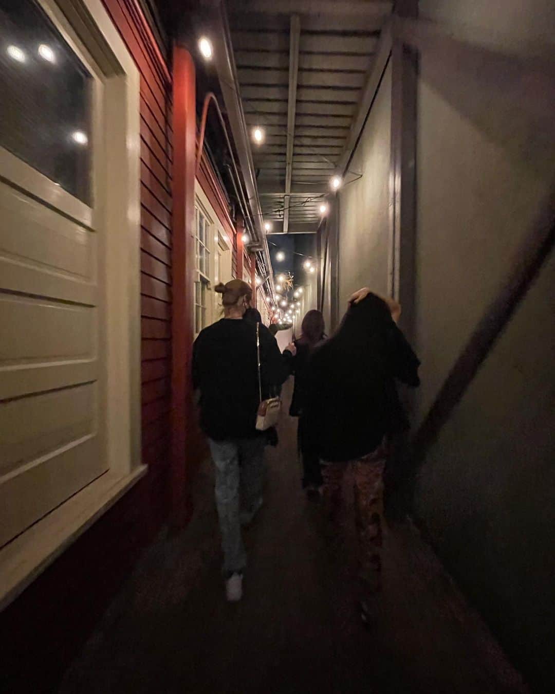 楓さんのインスタグラム写真 - (楓Instagram)「歩く時 気づいたら常に隣👭 @sayaka_happiness_official」3月21日 17時05分 - kaede_