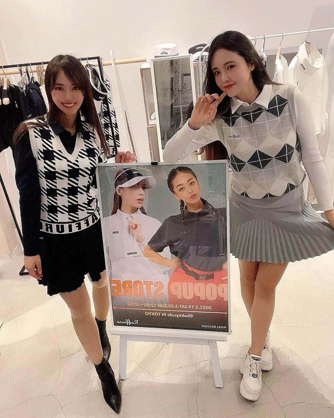 hina2221のインスタグラム：「@raffiuro_japan  @noelreussir_official  合同POPUP💓 無事に終了しました✨🥰 今回はパーソナルカラーのイベントもやったので、みなさんに喜んでもらえて嬉しかったです✨  パーソナルカラーの理論、 そして骨格診断の理論は絶対 知ってほしいと思ってます💓 この2つの理論を知っていると 自分に似合う服が理論的にわかるようになるので、 お買い物がより楽しくなったり、 衝動買いが減るので箪笥の肥やしも減ります✨  もっともっと大好きなゴルフ、 そしてファッションを楽しんでいただきたい という思いがあるので 今後も色んな方面でその思いを 伝えていけたらなと思います✨  @raffiuro_japan はまだまだ これからのブランドなので、 今後も色んなイベントもやっていきたいと思ってます💗  最後に、今回お手伝いいただきましたみなさま、ご来場いただきましたみなさまありがとございました😭💗 . . .  #ゴルフ女子#ゴルフ男子#ゴルフ初心者#ごるふ女子#ごるふ男子#ゴルフ女子初心者#ゴルフコーデ#ゴルフウェア#インスタゴルフ女子#ゴルフ好き##インスタゴルフ部#ドライバー#スイング動画#巻き髪ロング #ゴルフウェア golfgirlsofinstagram#高尔夫#日焼け」