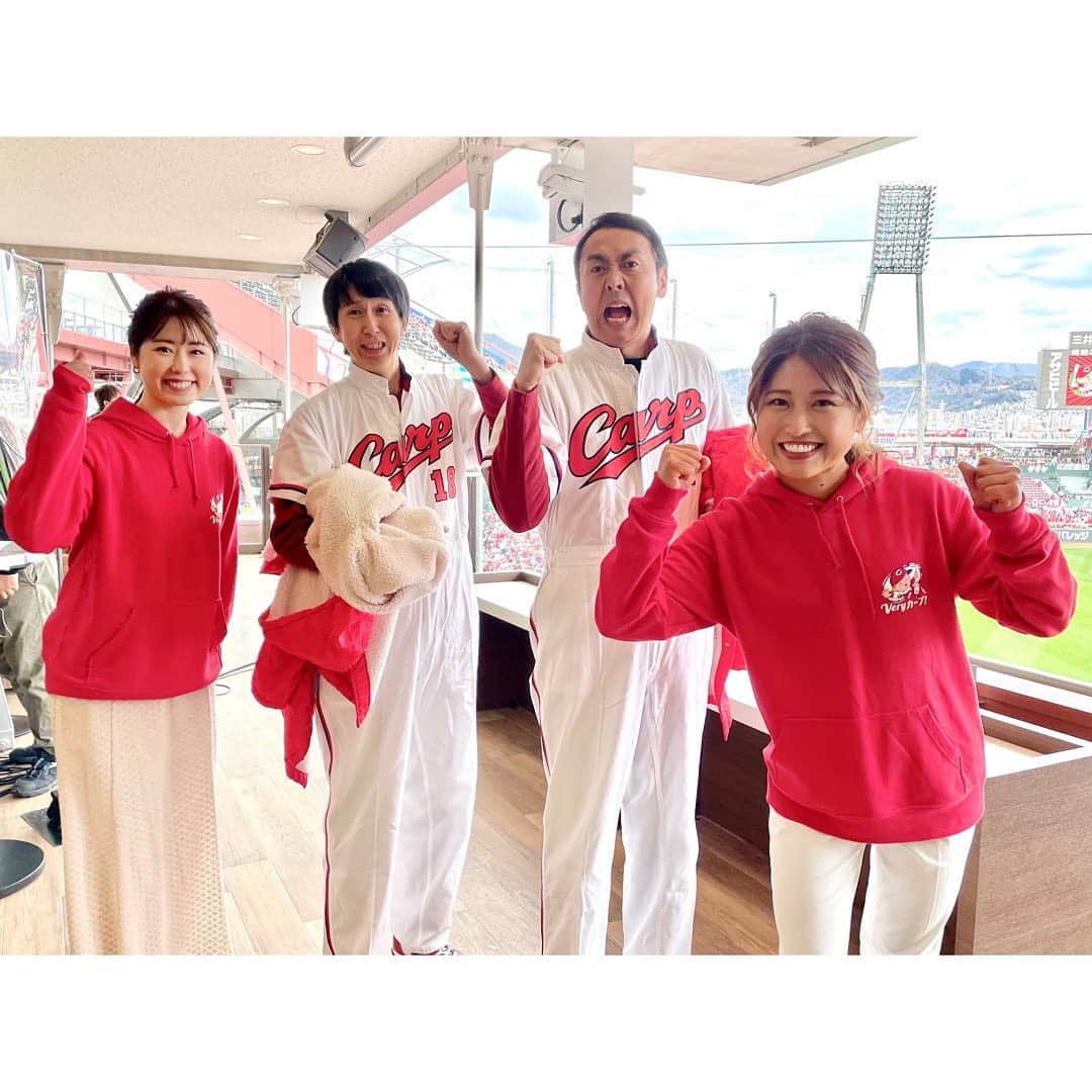 中根夕希のインスタグラム：「🎈 カープ鯉祭り！！！ 久しぶりにアンガールズさんとご一緒させて頂きました😊 観客がたくさん入った球場はやっぱりいいですね🎈 楽しいシーズンになりますように⚾︎♡  #カープ　#鯉祭り #アンガールズ さん #がんばれ佐々岡カープ⚾︎」