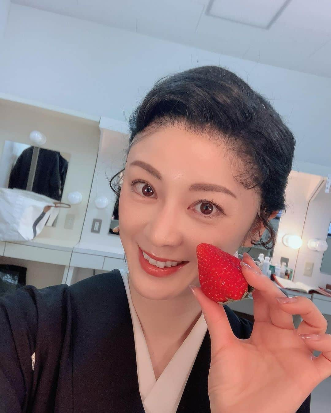 原史奈さんのインスタグラム写真 - (原史奈Instagram)「浪漫舞台走れメロス 本日千穐楽を迎えます♪ 温かい応援ありがとうございました😊 ラスト‼️悔いの残らないように 精一杯津島美知子さんを生きます‼️ #浪漫舞台 #走れメロス #太宰治 #東京公演 #自由劇場 #千穐楽  #�原史奈 #ゴルフ #ゴルフレッスン #ゴルフ女子 #ゴルフ大好き #golf #ゴルフウエア #ゴルフコーデ #ゴルフグッズ #ゴルフ動画 #ping #ピン #ping女子 #gle2 #g410 #even #archivio #アルチビオ #cuartounited #instagolf」3月21日 11時45分 - fuminahara