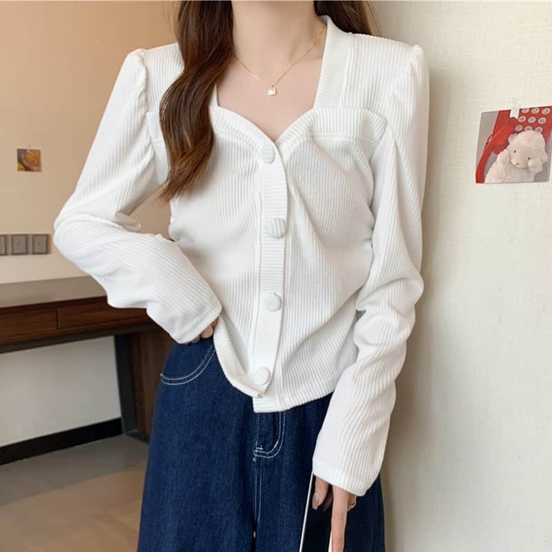 runningpiggy0522のインスタグラム：「ニットブラウス シャツ トップス カットソー 3カラー ・ ♥送料無料【2880円】 ♥商品番号【RPC202102】 ♥自己紹介のウェブでご購入頂けます♥ ・ ・抜け感がありつつ、きれいに着こなせる万能トップスです🐻 ・着るだけで品よくコーデがキマります😉自然と着回し力が上がる定番トップスは何枚でも欲しいアイテム😉 ・ ・ #韓国ファッション通販 #ガーリーファッション #ブラウス好き #通勤スタイル #カットソー #カットソーコーデ #トップスコーデ #ブラウス好き #シャツコーデ #ブラウスコーデ #シャツ好き」