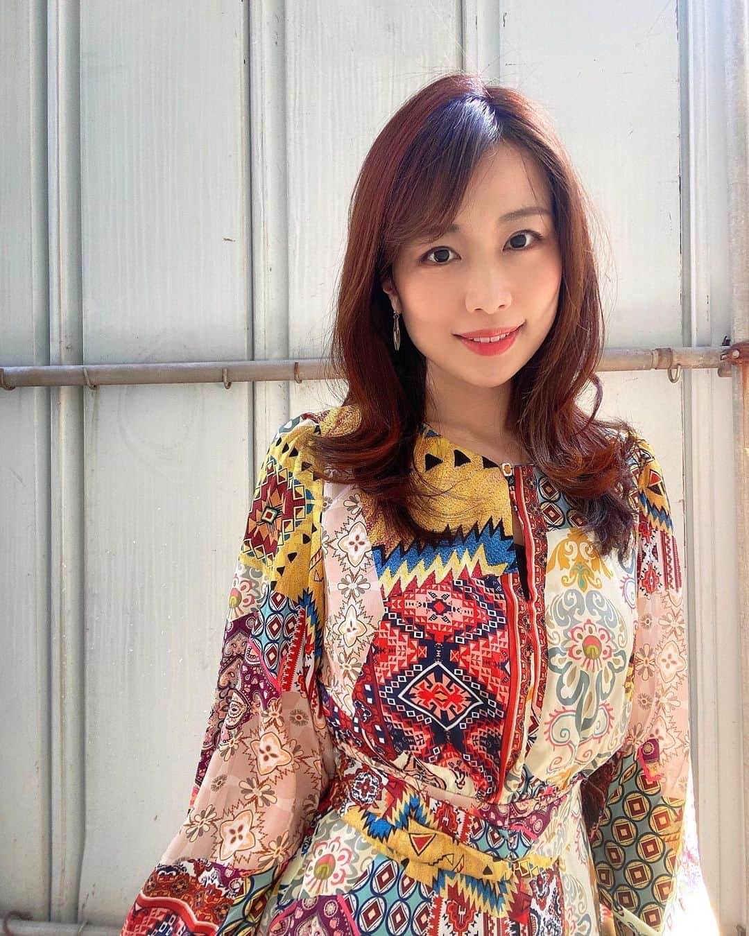 のインスタグラム：「春のワンピース💐  やわらかくて軽くて最高☺️✨  普段着ないような柄にもチャレンジしてみました❣️ 衣裳によってイメージが全然違う✨  元々引きこもりなので、３連休はずっとネットショッピングしてます🙋‍♀️笑  インターネット万歳🙌  どのワンピースがいいかな〜🤔？  クーポンコード→spring3547🌸 もし良ければお使いください✨✨  #spring  #springfashion  #springday  #SHEINspringsale #SHEIN #ootd  #ootdfashion  #ワンピース  #ワンピースコーデ  #ニットワンピース  #ノーカラージャケット  #アナウンサー #衣装  #アナウンサー衣装  #アナウンサーコーデ  #ネットショッピング  #通販 #ファッション通販  #ひきこもり #衣装提供」