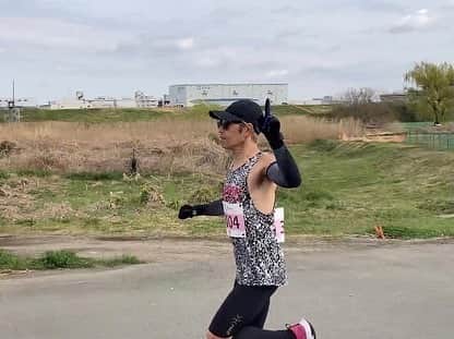 eyeronのインスタグラム：「I did it!  ついにやりました!  フルマラソンの目標タイムだった2時間35分切り!  今季ラストレースで遂に切りました!  アーティスト最速記録更新の2時間34分59秒!  1秒を削りだしました!  このタイムで走れたのも応援してくれてるミンナのお陰です!  いつも有難うございます!  引き続きアーティストとしての成長の一つとして、楽しみながら走っていきます!  押忍!  #eyeron #ソナーポケット  #アーティスト最速記録更新 #フルマラソン #2時間34分59秒 #まだまだ通過点」