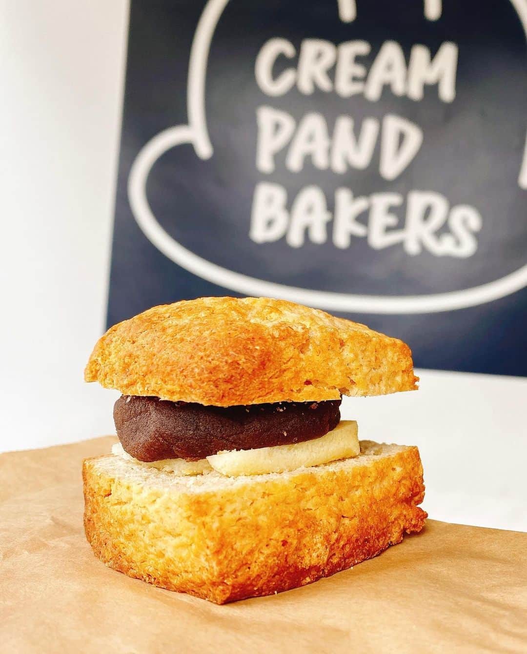 川田裕美のインスタグラム：「あんこバタースコーンサンド💛  #creampandbakers」