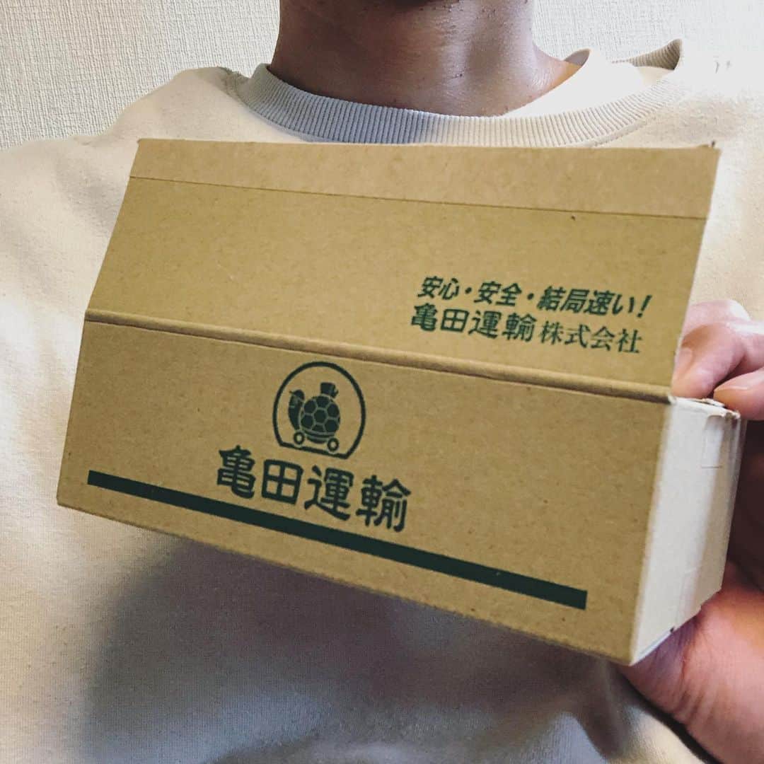 深水元基さんのインスタグラム写真 - (深水元基Instagram)「実家にいいもんあった！ 亀田運輸のビスケット＆キーホルダー^o^ 美味しゅうございました。  #真犯人フラグ」3月21日 15時26分 - fukami_motoki