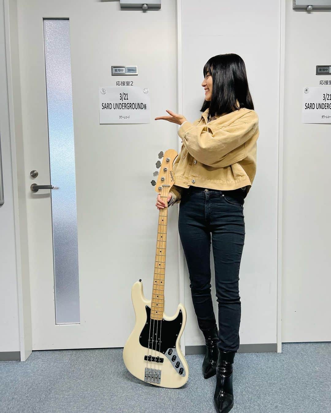 杉岡泉美のインスタグラム：「リリースイベント！ ららぽーと立川立飛店様！ 野外でした！晴れててよかったです！☀️ やっぱり外で演奏するのは楽しい、、🤩 もっとできたらいいなぁ、、 本日お立ち寄り下さった皆様、ありがとうございました🙇🏻‍♀️ #名探偵コナン #空っぽの心」