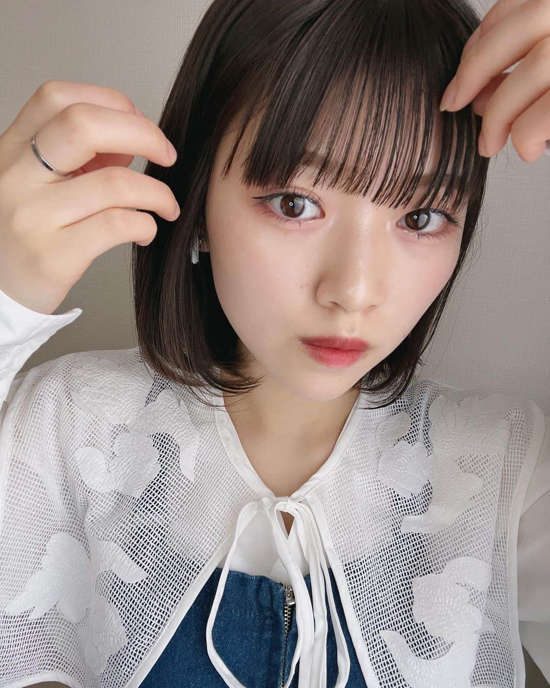 沢村りさのインスタグラム：「いろんなりさ☺︎ ⁡ ⁡ ⁡ #Lilyofthevalley #リリバリ #沢村りさ #03 #12 #18 #2022 #Kastane #ブラウス #ピンクメイク #メイク #ボブ #内巻き #ヘアアレンジ #自撮り」