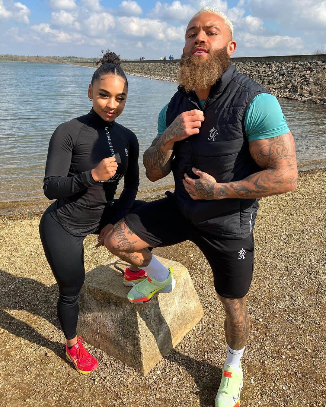 アシュリー・ケインのインスタグラム：「I can’t describe the power of yesterday - My longest ever run of 30 miles smashed out, my amazing family showing up to bring that much needed energy, a picturesque location with sun beaming throughout and the most amazing orange sunset from my baby girl to bring us down the home straight. ✨  Proud of my cousin @_miksxox who ran the entire 30 miles (3x further than she’s ever ran before). It’s surprising what you can achieve on a Sunday with some drive, determination and a never back down attitude! 🦁  I still do not know how we’re going to complete this 100 mile ULTRA run next month for Azaylia’s anniversary, but there is something inside of me that just believes against all odds that we will make it. 💯 #NothingBeatsBelief」