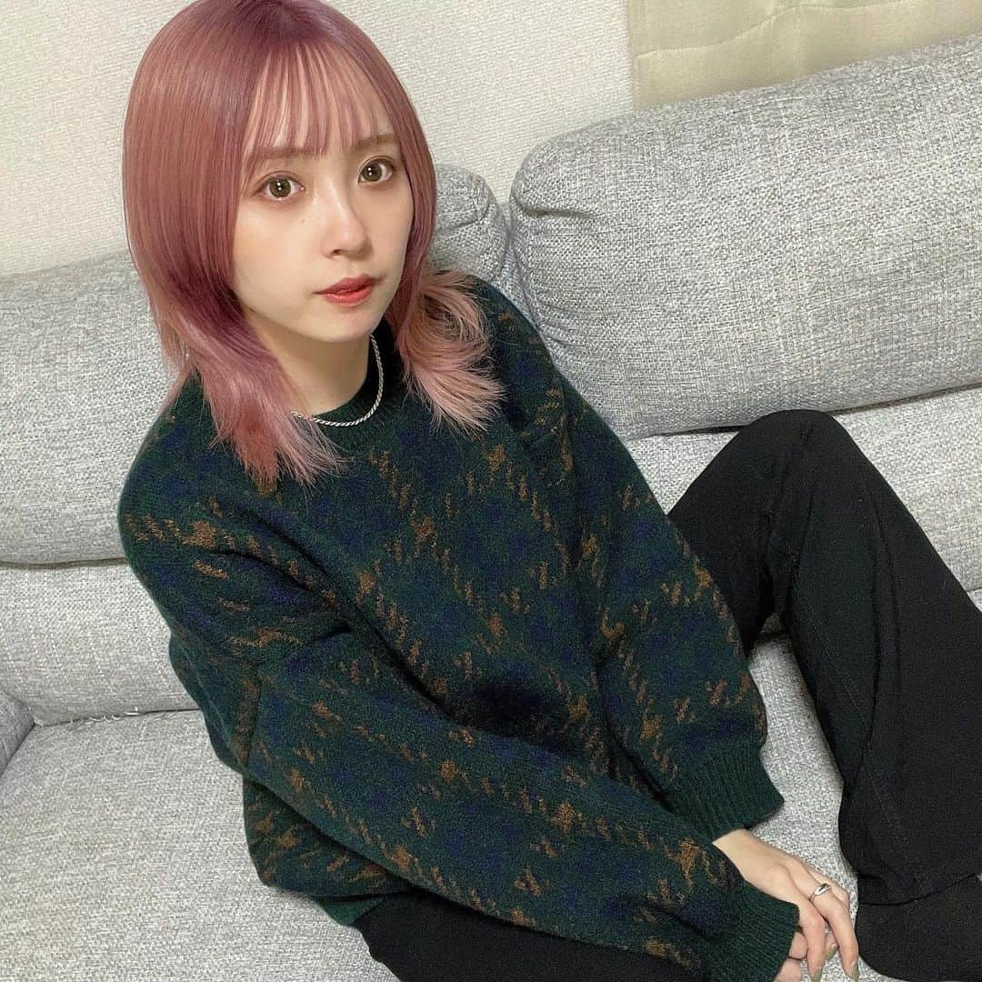 加藤愛永さんのインスタグラム写真 - (加藤愛永Instagram)「可愛いこのニット🧶 気に入ってる🧶 . 最近あったかかったのに また寒くなってきたどんな気候なの🫠 緑チェック投稿連なってしまた！ . . @grl_official  #GRL #グレイル #ニット」3月21日 19時59分 - kyato39