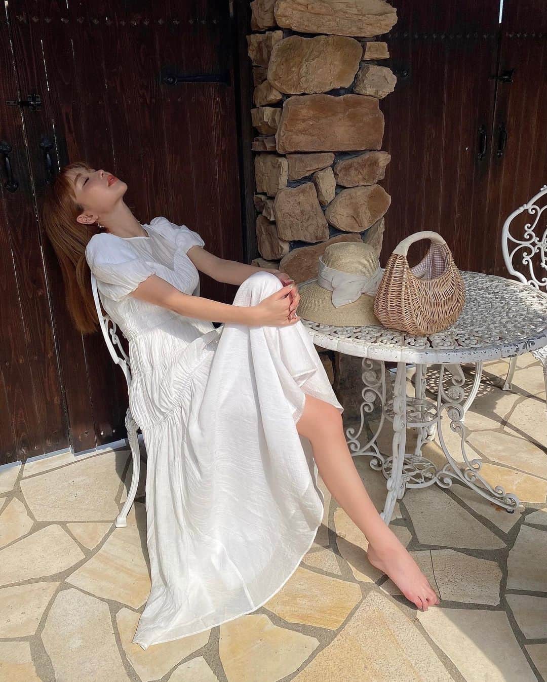 のインスタグラム：「25日から始まる2022 spring&summer 先行販売会♡  今回もとっても可愛いアイテムが盛りだくさんなので ぜひ楽しみにしていてくださいね🥰  新店舗にご来店頂けない皆様にも 少しでも喜んでもらえたら嬉しいなぁ☺️  @eimyistoire_official   このワンピース、今からの時期は ジャケット合わせで綺麗めに着こなしたいなぁ♡  #先行販売会 #eimyistoire」