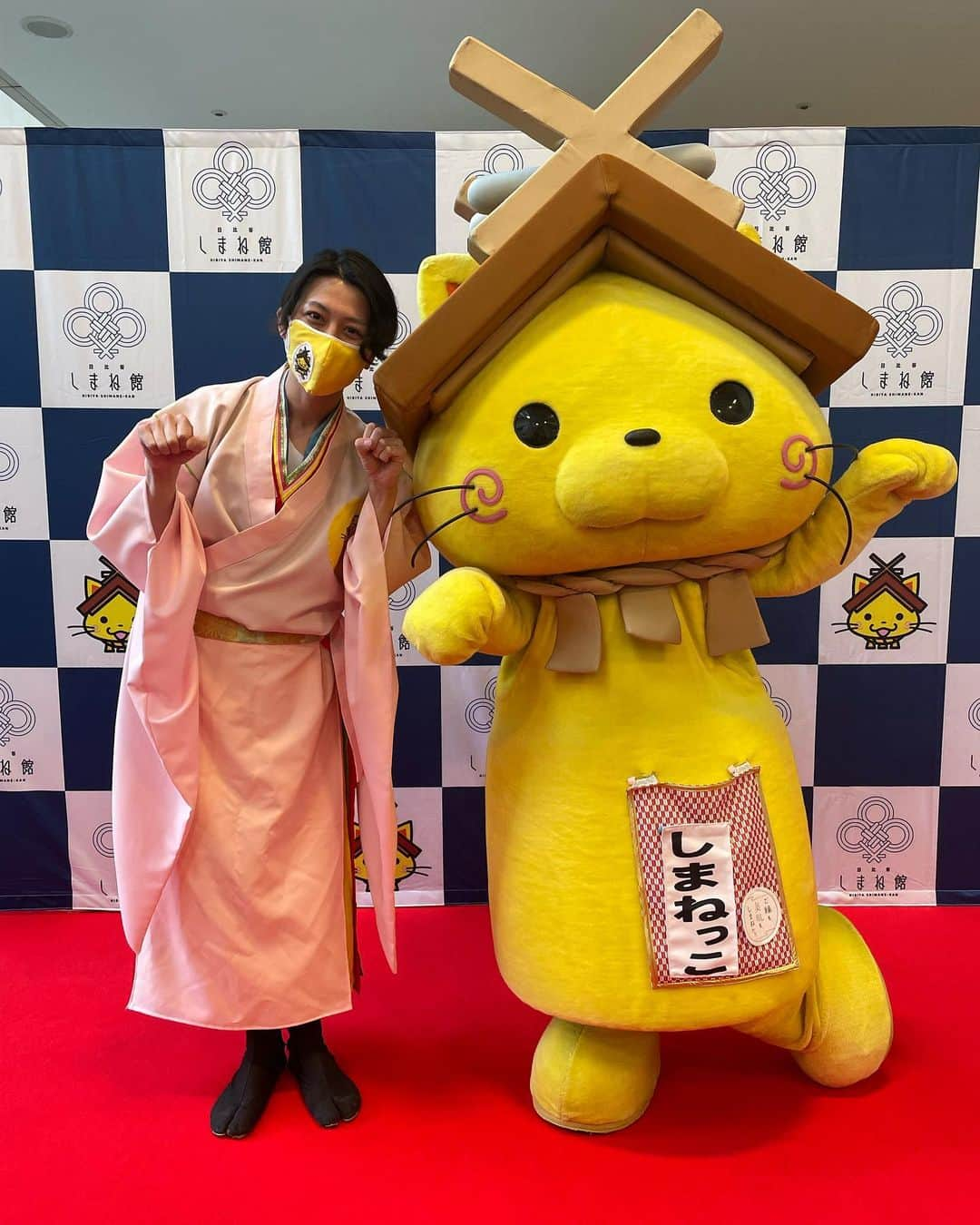 瀬戸口弘樹さんのインスタグラム写真 - (瀬戸口弘樹Instagram)「一昨日と昨日はみなとみらいのクイーンズスクエアで開催された島根県物産展 「島根のごっつお2022」のステージにしまねっこと出演させて頂きました🐱🌸  島根の春ならではの日本酒や美味しい商品をご紹介させて頂きました✨  ご来場頂いた皆様ありがとうございました🙏✨  皆様にお会いできて、とても嬉しく、そして楽しかったです✨  またお会い出来る事楽しみにしています🐱✨  島根の日本酒とっても美味しいので皆様も是非飲んでみてくださいね🍶✨  皆様に素敵なご縁がありますように🙏✨  #しまねっこ　#しまねっこのお兄さん　#ヒロくん　#島根　#島根県　#しまね　#ご縁の国しまね　#ごっつお　#島根のごっつお2022 #島根物産展　#物産展　#日本酒　#月山　#環日本海のど黒　#悠々燗々　#島根酒造　#酒造り　#瀬戸口弘樹　#sake #酒beauty #麹beauty #麹prince」3月21日 20時37分 - hirokisetoguchi