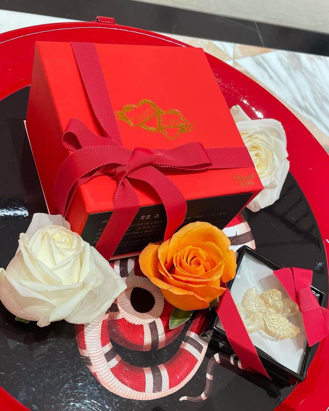 上原亜衣さんのインスタグラム写真 - (上原亜衣Instagram)「今年も @natsuko.ete さんの ケーキを食べれて幸せ…💗  @gucci さん ありがとございます☺️✨  @hatachan524 と 一緒に💗 楽しかったなぁ🎀  #gucci  #ete」3月21日 20時52分 - ai_uehara_ex