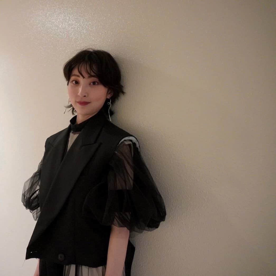 のインスタグラム：「大阪城ホールありがとうございました。 秋のツアーがとっても楽しみ。  💄@okuhara_seiichi  🥻@hitomi_matsuno_  @ryu.kaga」