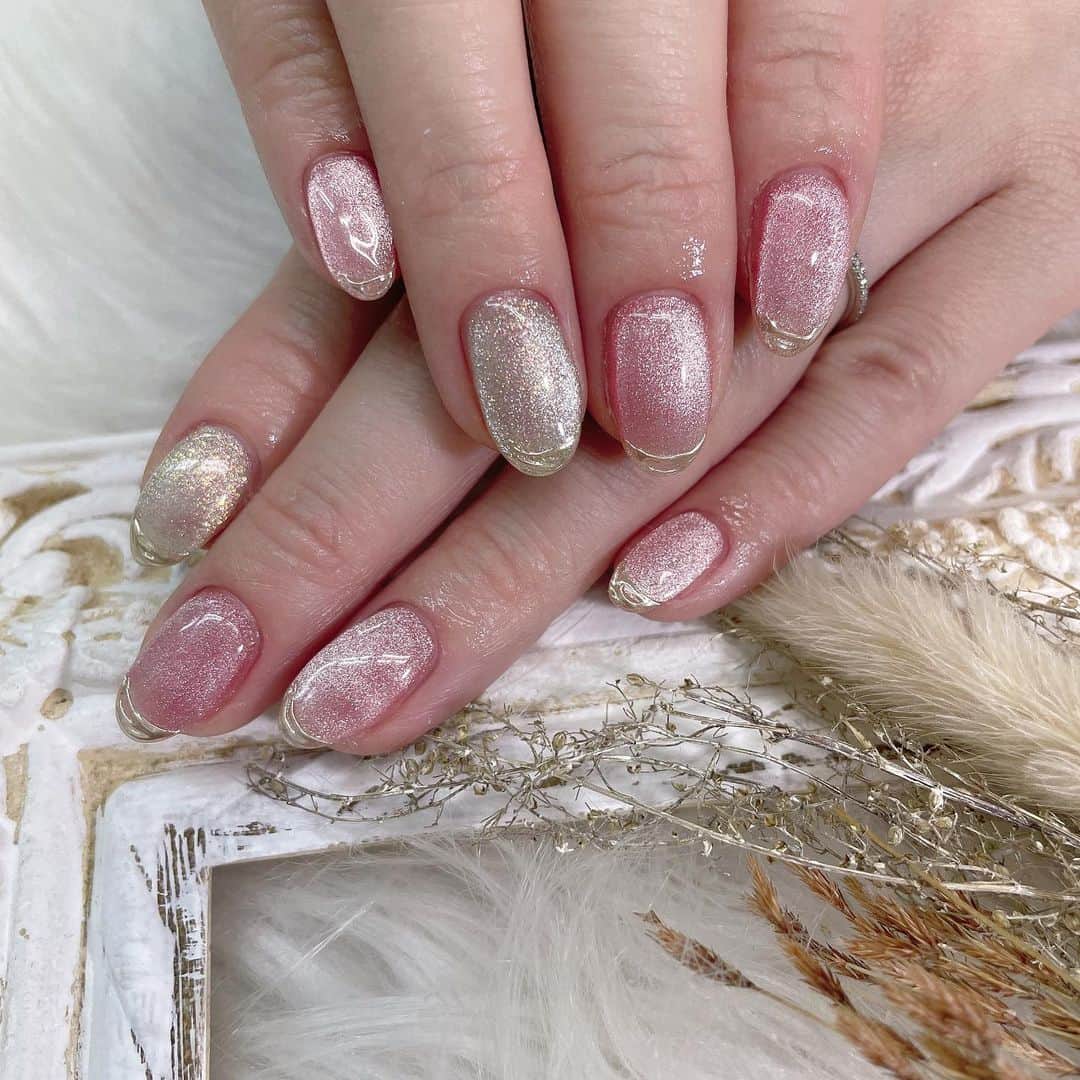 のインスタグラム：「新色マグネットの桜ピンク🌸  めちゃくちゃシンプルにしてもらったけど可愛い🤤💖  . . . #春ネイル #春ネイルデザイン  #newnail #マグネットネイル  #マグネット #マグネットジェル  #パラジェル #自爪ネイル #ネイルデザイン  #ピンク #ピンクネイル #桜ピンク #桜ネイル #ミラーフレンチネイル」
