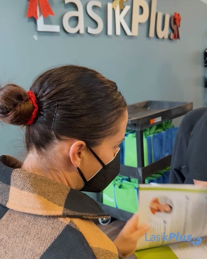 アリ・クリーガーのインスタグラム：「Excited to share that I am glasses free since I went to @lasikplus! I can’t believe how quick the treatment was and virtually painless. Thanks to the amazing team at #LasikPlus for enhancing my vision on and off the field! #LasikPlusAmbassador」