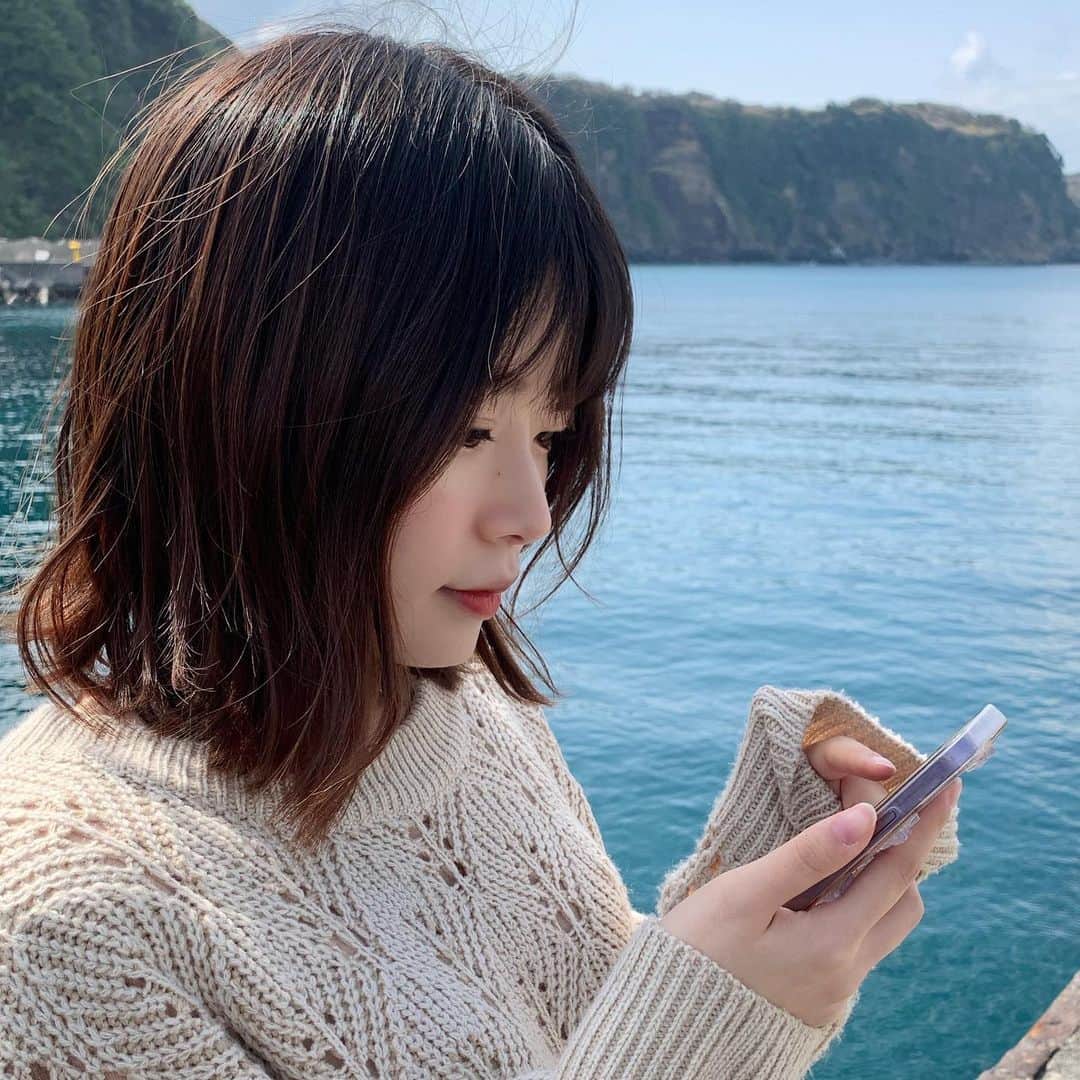 黒川さくらさんのインスタグラム写真 - (黒川さくらInstagram)「実は大島に旅行に来ました🐟 大島といえばやっぱり海🎣 高速船を待つ間、ぽちぽちと英単語を進めてます…✍ 配信では海外の方もコメントしてくれるので、配信でアウトプットしようと挑戦中……😎 . . . . . . . #santaアンバサダー #santa英語 #toeic #被写体 #被写体モデル #ポートレート #ポートレート撮影 #撮影会モデル #大島 #離島 #3連休 #勉強法 #勉強アプリ #英語の勉強 #英語学習 #toeic勉強法 #スマホで撮影 #lfl #l4likes #likesforlike」3月21日 22時01分 - amei_oooka.sakura