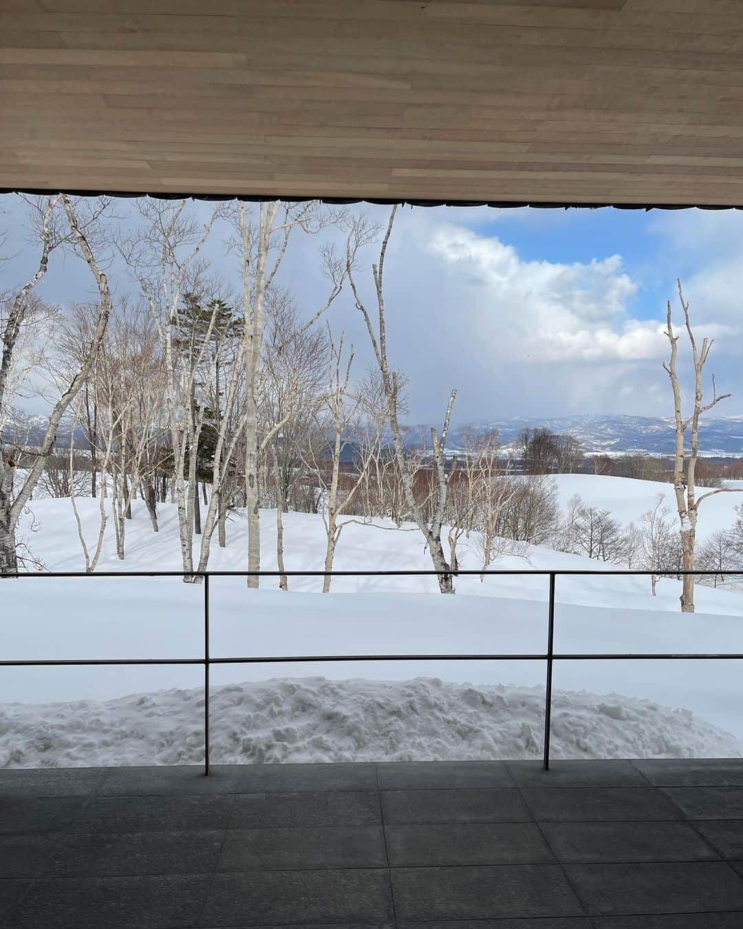 木本泉さんのインスタグラム写真 - (木本泉Instagram)「- ニ世古へ☃️❄️  まだまだ寒いですが、いつもに比べれば3月なので寒くなく過ごしやすい✨  #北海道#ニセコ #冬#雪景色」3月21日 22時12分 - izumikimoto