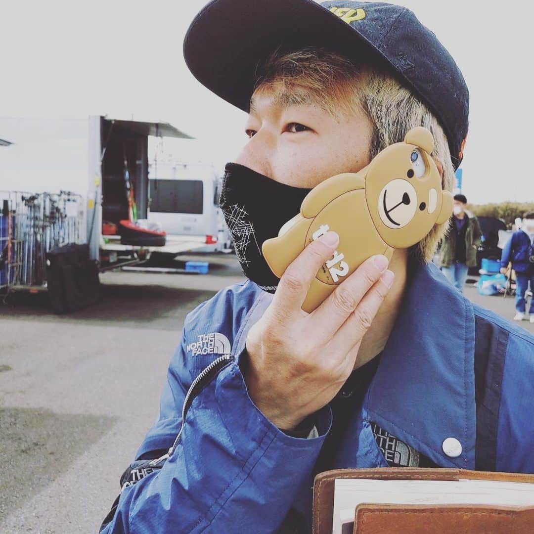 横尾初喜のインスタグラム：「明日も良き1日になりますよーに。 寒いので防寒を！！  #ドラマ  #くみこの部屋できませんでした。。」