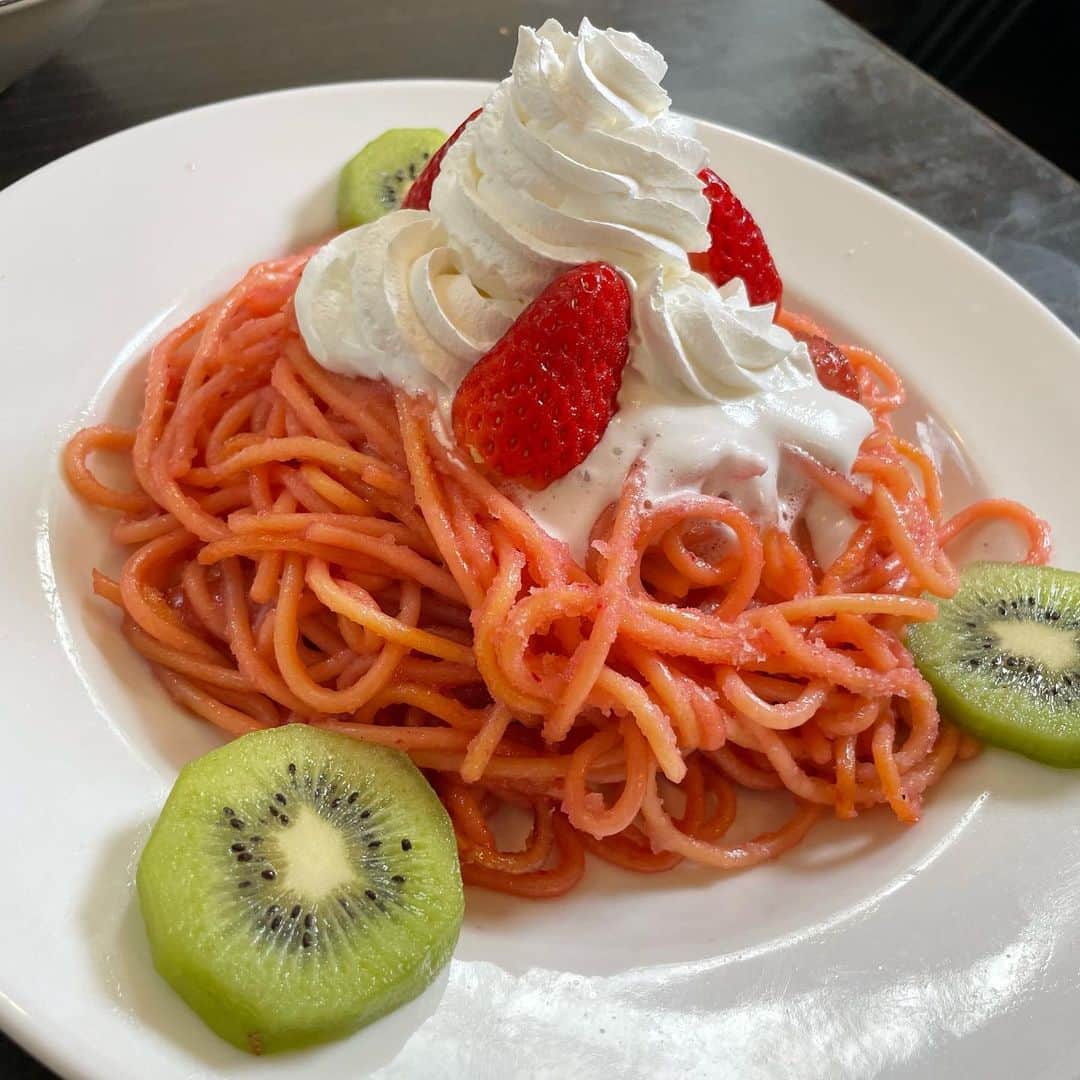 のインスタグラム：「名古屋名物、喫茶マウンテン登山した✌🏻  「ローカリズム」のロケでお邪魔しました✌🏻 学生時代、普通のメニューは食べてたんだけど、甘口スパはお初。 1人では登頂ならず遭難してしまい、スタッフさんといただきました！ 名古屋に来たら登山してみや〜」