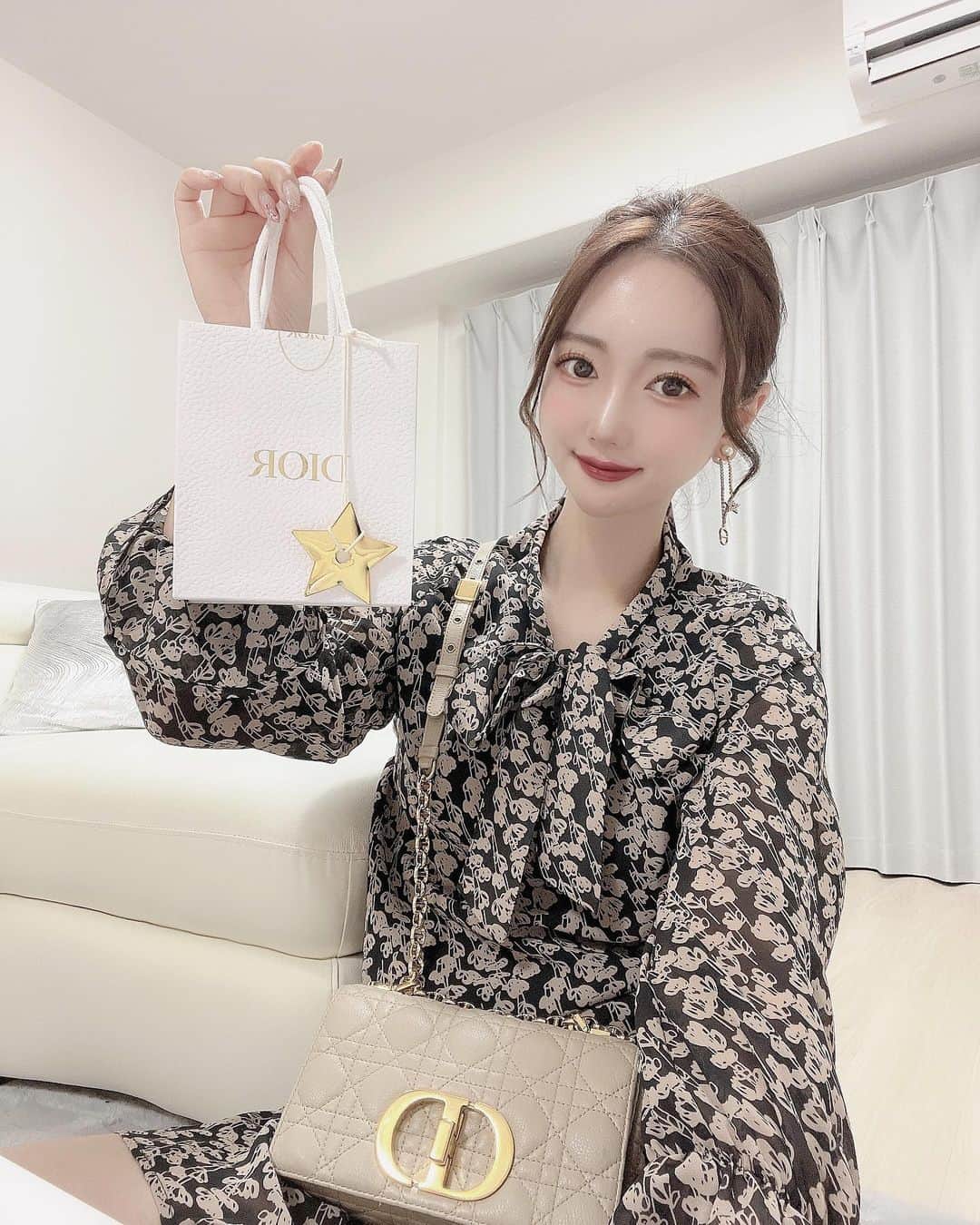 のインスタグラム：「ブランドはDiorが1番好き♥  お買い物した日のこの日のワンピ👗▷▷ @shein_japan  クーポンコード▷▷ KC22SA で15%offで購入出来るので是非使ってね！！ 6000円以上買うと20%offに！👌🏻お得🉐  関コレで、みょぱやニキちゃんが 着てた服もあるよ〜！チェックしてみてね🌸  SHEINプチプラでまじで安い！💸 オススメだよ〜！！！🛒𓈒𓂂𓏸  #SHEIN#プチプラコーデ#プチプラ#PR」