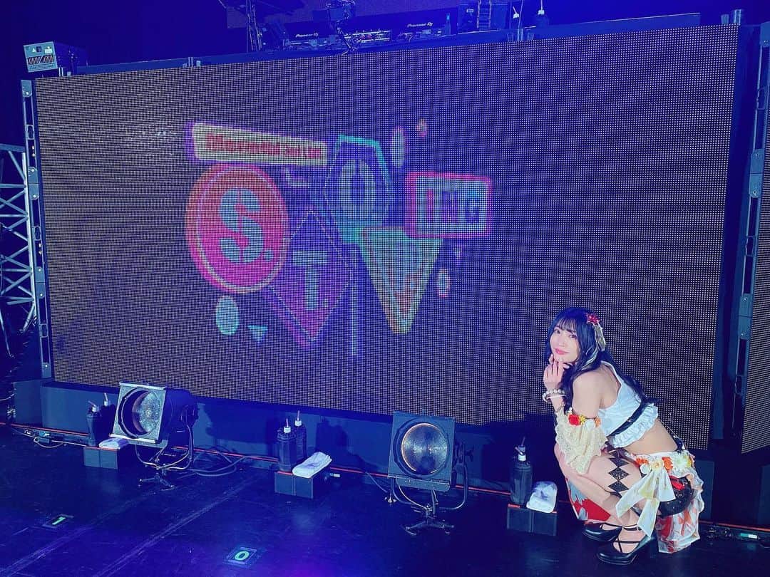根岸愛のインスタグラム：「🎉🧜‍♀️🎉 . [Animelo Summer Live 2022 -Sparkle-] 8月26日Merm4idの出演が決定しました🥰✨ とっても幸せです🥺💕 さいたまスーパーアリーナの床に勝負を挑むぞ💪✨ みんなも喜んでくれて嬉しい🥰 #anisama #Merm4id #D4DJ #アニサマ #アニサマ2022 #松山ダリア #merm4id_3rd」