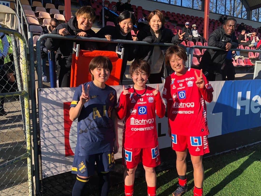 籾木結花のインスタグラム：「Vi är japanska spelare i Sverige! #ヤポンスカ」