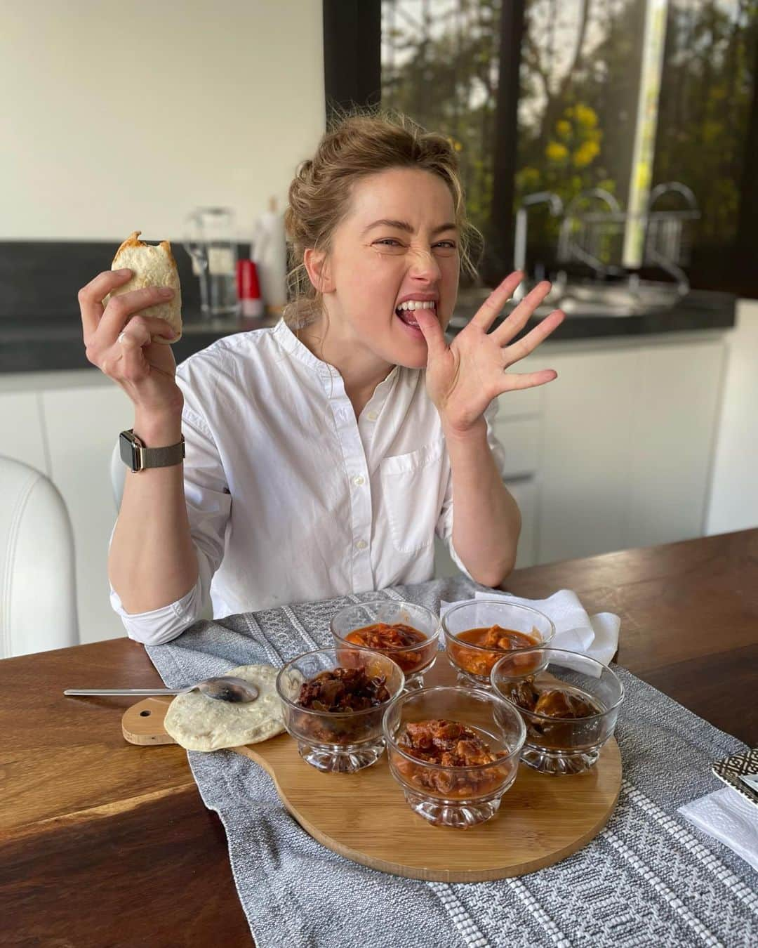 アンバー・ハードさんのインスタグラム写真 - (アンバー・ハードInstagram)「Never met a hot sauce I didn’t like」3月22日 5時23分 - amberheard