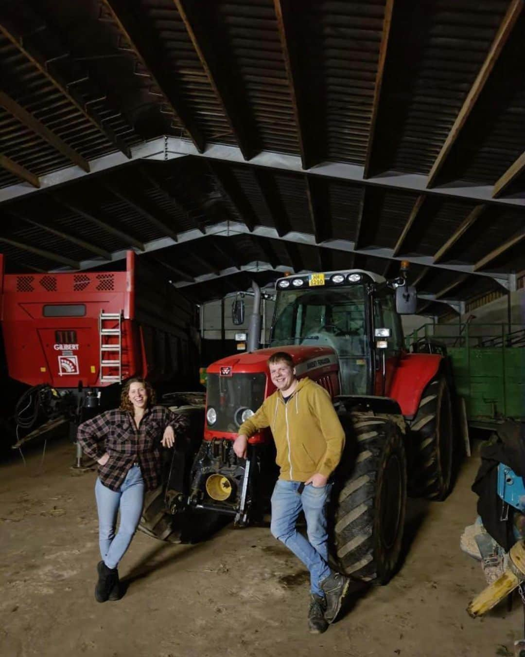 アグネス・ザワツキーさんのインスタグラム写真 - (アグネス・ザワツキーInstagram)「An afternoon of horseback riding and tractor driving 🐴 🚜」3月22日 6時37分 - agnes_zawadzki