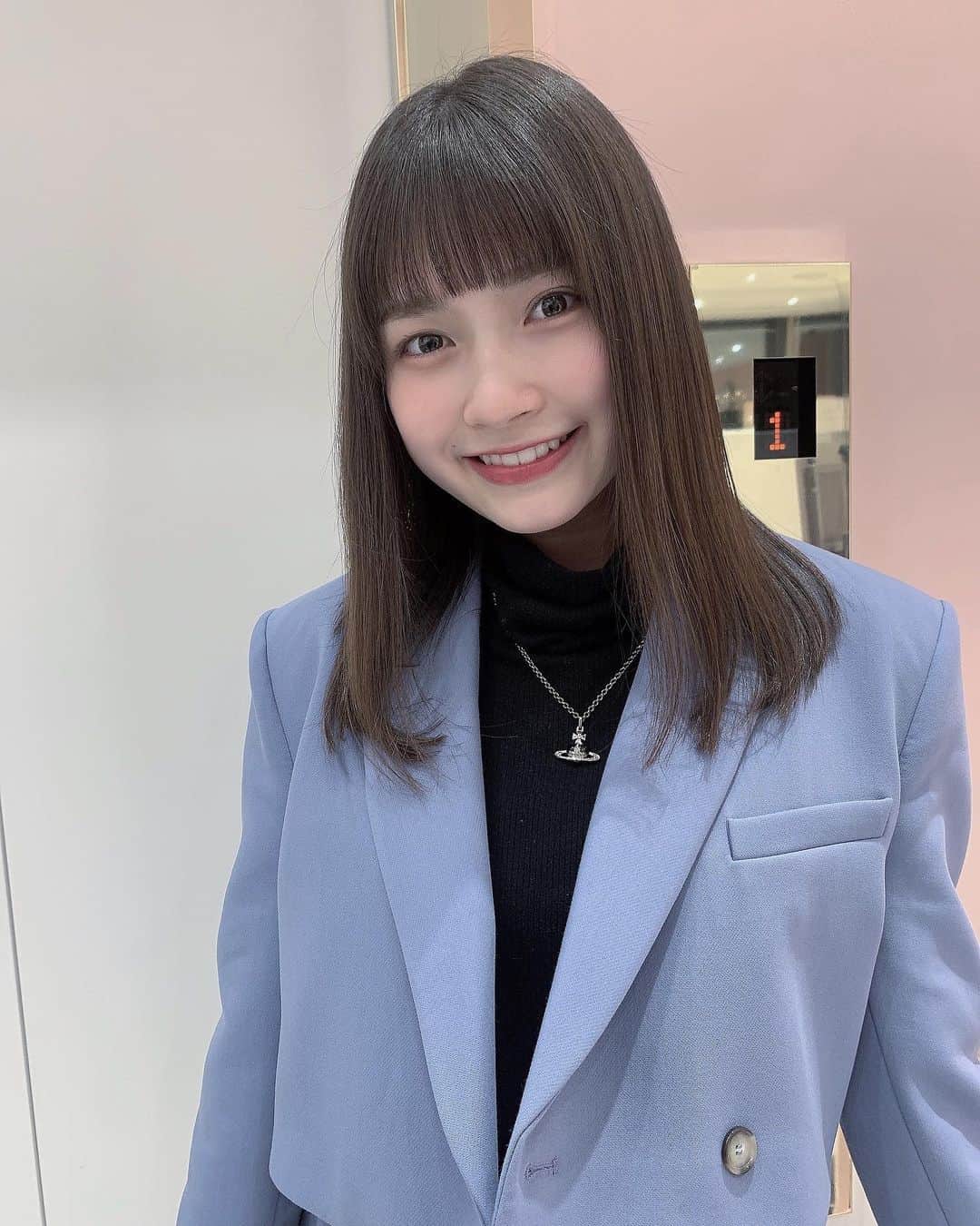 のインスタグラム：「ㅤㅤㅤㅤㅤㅤㅤ︎︎  久々にばっさり 〜 ✄♡🪄 どうかな〜 ？？  さらさらになって嬉しい ！」