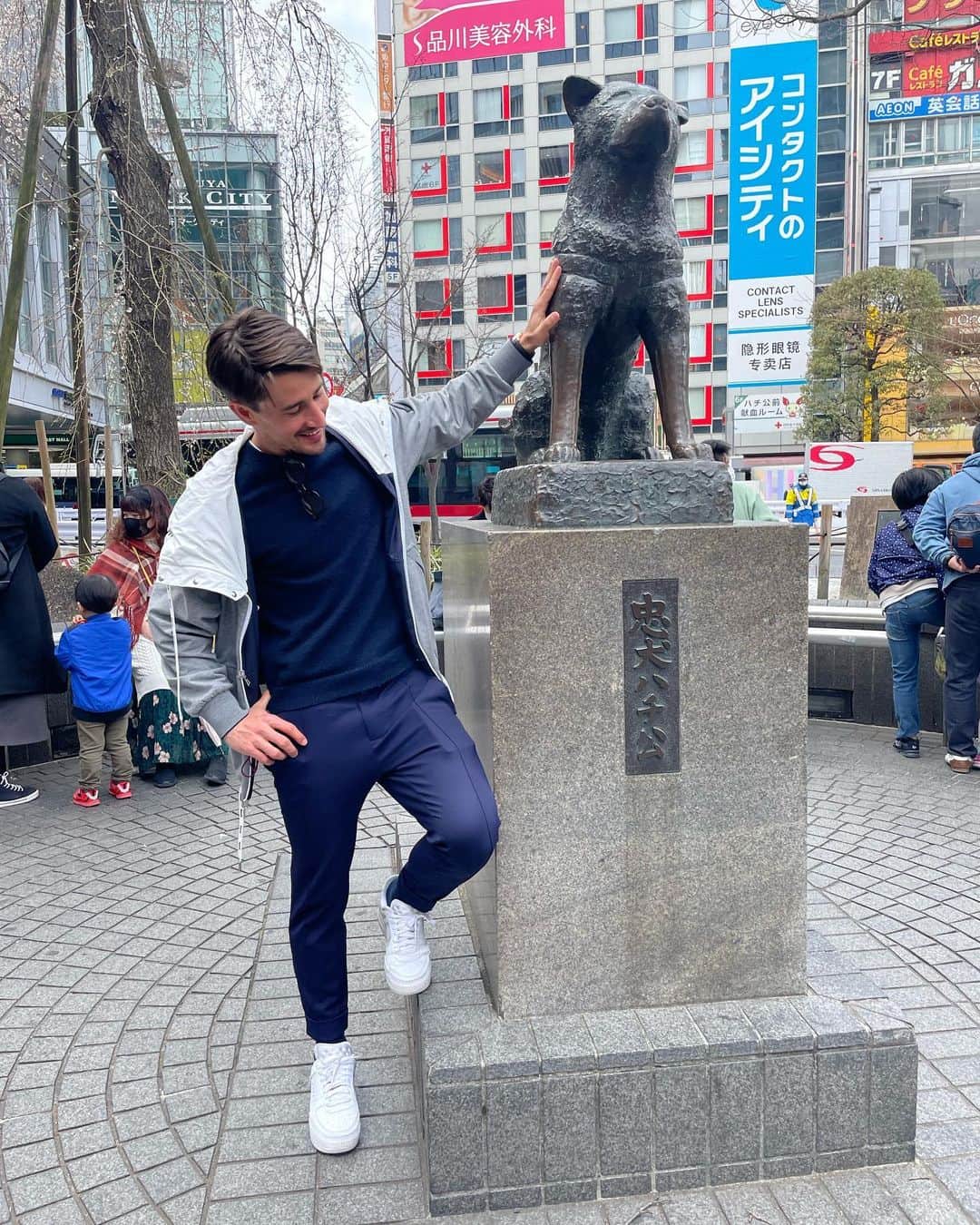 ボージャン・クルキッチのインスタグラム：「📍Tokyo The Hachiko statue, the Shibuya crossing and the impressive Tokyo tower 🗼 are some of the incredible places I’ve visited and discovered for the first time in one of the world’s great cities.  📍Tokyo La estatua de Hachiko, el cruce de Shibuya o la impresionante torre de Tòquio 🗼 son algunos de los lugares increíbles que he podido visitar y conocer por primera vez de una de las grandes ciudades del mundo」