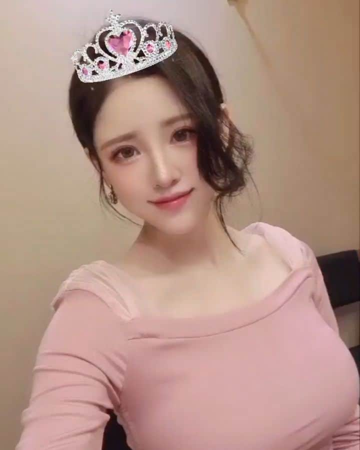 연초아のインスタグラム：「센트럴성형외과에서 울트라스킨리프팅 관리받은지 한달🌸 슈링크보다 효과는 더좋다고 하는 윗단계 리프팅인데 통증도 많이없구 효과도좋아서 만족만족이에요🥰 #센트럴성형외과 #일산성형외과 #일산센트럴성형외과 #리프팅 #관리추천」