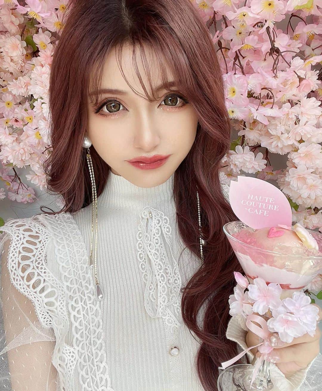 のインスタグラム：「桜満開のアフタヌーンティーにはやっぱりホワイトかピンクコーデでしょっ💕 って事でどっちも取り入れてみた😂💗 上下どちらも【 @riina_couture 】の新作ちゃん💕💕💕 可愛すぎる🥺🌸 全面に女子力出しまくりたい時の桜デートコーデでしたっ😂❤️  #桜#桜アフタヌーン#目黒#目黒カフェ#目黒アフタヌーンティー#アフタヌーンティー#お花見#映えカフェ」