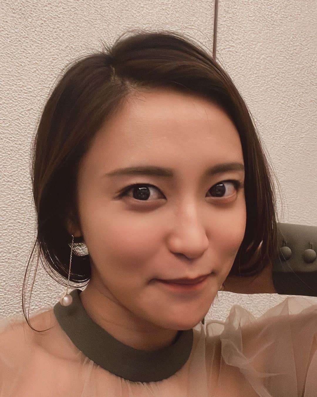 のインスタグラム：「✂︎ 先輩にショートを勧められたんですが どっちが好みですか？👀 照れ写真😂」