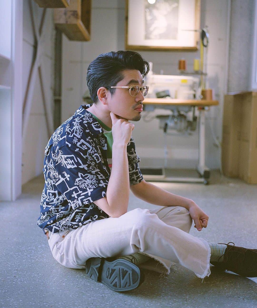 のインスタグラム：「----------------------------------------------------【SWITCH Vol.40 No.04】 SWITCH×Levi's 連載企画にハマ・オカモトが登場しています。  長崎のあの娘の話をしました。」