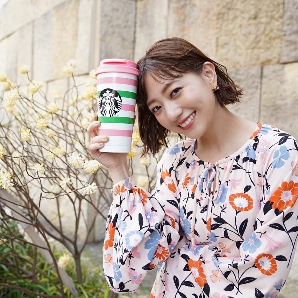 伊藤千晃のインスタグラム：「Starbucks × Kate Spade New York   今回のアイテムほんとタイプ🥺🌸  可愛すぎる❤️❤️❤️  コラボレーションアイテムは、 3月25日(金)からスターバックスオンラインストアで購入できるみたいだよ〜❣️  私の姉がkatespadeファンだから、プレゼントしてあげようかな🥰  @katespadejapan @starbucks_j #スターバックス #ケイトスペード #starbucksxkatespade」