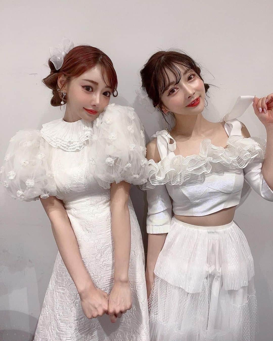 明日花キララさんのインスタグラム写真 - (明日花キララInstagram)「カリちんとシミラーした👼🏻🤍 髪型一緒にちたいって赤ちゃんみたいな顔で言ってきてかわいかた🫶🏻 2人とも髪の毛で作ったリボン付いてるだよ🦋🦋  @aya_yagishita さんがセレクトするお洋服はいつもかわいすぎる👰🏼‍♀️🫧」3月22日 16時35分 - asukakiraran