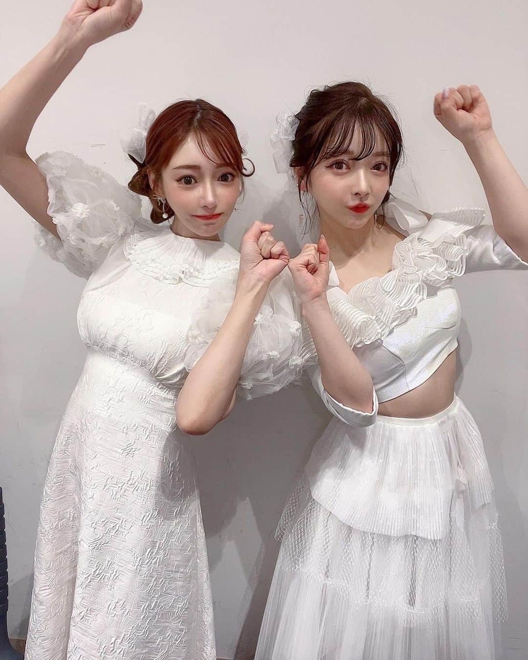 明日花キララさんのインスタグラム写真 - (明日花キララInstagram)「カリちんとシミラーした👼🏻🤍 髪型一緒にちたいって赤ちゃんみたいな顔で言ってきてかわいかた🫶🏻 2人とも髪の毛で作ったリボン付いてるだよ🦋🦋  @aya_yagishita さんがセレクトするお洋服はいつもかわいすぎる👰🏼‍♀️🫧」3月22日 16時35分 - asukakiraran