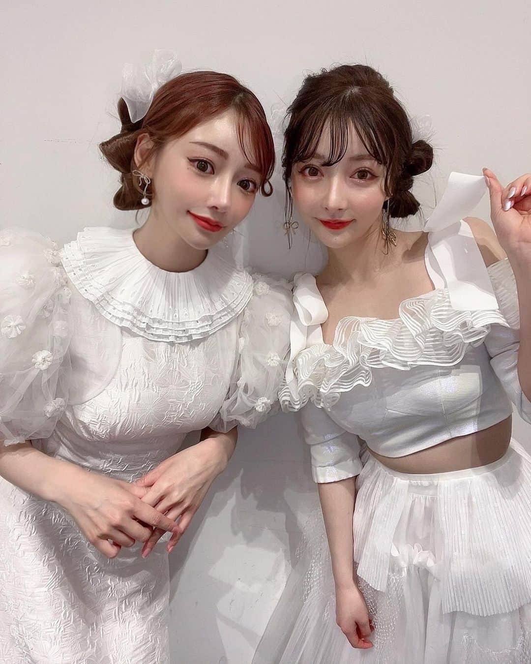明日花キララさんのインスタグラム写真 - (明日花キララInstagram)「カリちんとシミラーした👼🏻🤍 髪型一緒にちたいって赤ちゃんみたいな顔で言ってきてかわいかた🫶🏻 2人とも髪の毛で作ったリボン付いてるだよ🦋🦋  @aya_yagishita さんがセレクトするお洋服はいつもかわいすぎる👰🏼‍♀️🫧」3月22日 16時35分 - asukakiraran