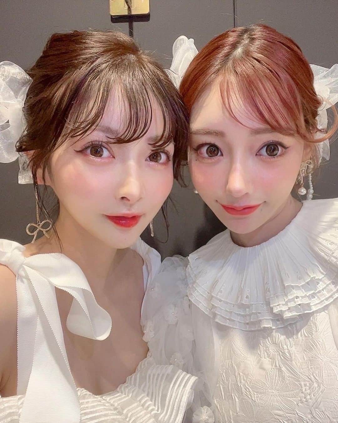 明日花キララさんのインスタグラム写真 - (明日花キララInstagram)「カリちんとシミラーした👼🏻🤍 髪型一緒にちたいって赤ちゃんみたいな顔で言ってきてかわいかた🫶🏻 2人とも髪の毛で作ったリボン付いてるだよ🦋🦋  @aya_yagishita さんがセレクトするお洋服はいつもかわいすぎる👰🏼‍♀️🫧」3月22日 16時35分 - asukakiraran