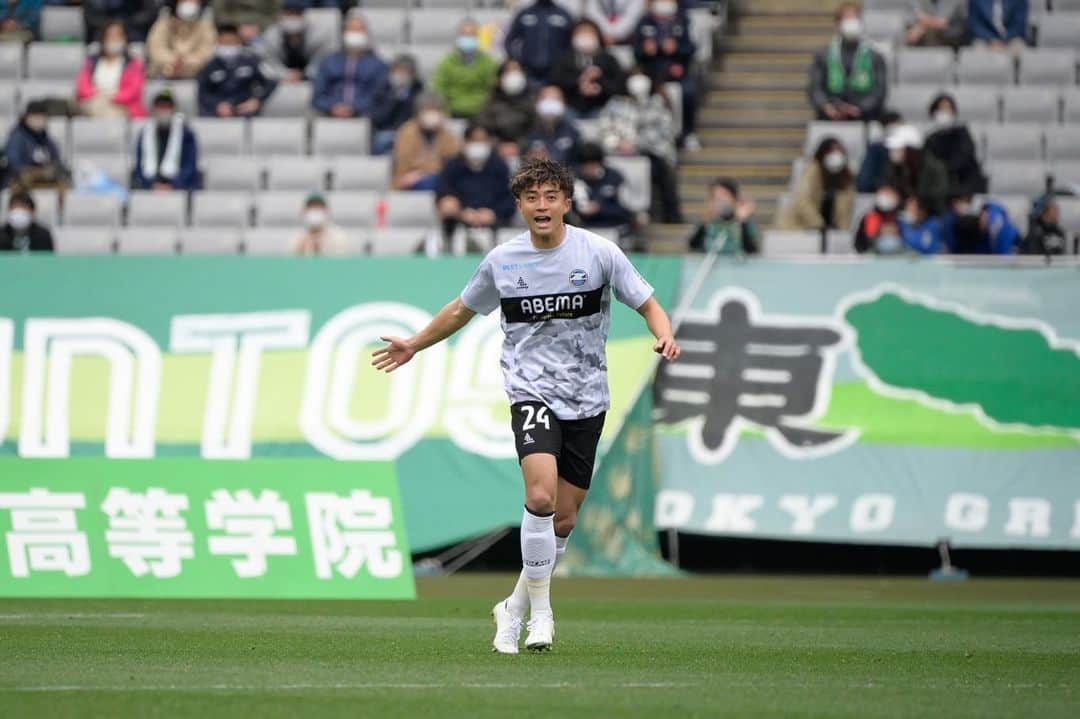 のインスタグラム：「. . 熱い応援ありがとうございました。  FC町田ゼルビアデビュー戦。  勝利に貢献出来ず悔しいです。 チームとして修正して次に繋げます！！  自分自身、もっとチームの力になり勝利に貢献出来るように引き続きトレーニングから努力します！  次節も熱い応援宜しくお願いします！！  #fcmachidazelvia  #vstokyoverdy  #tokyoclassic #oj24」