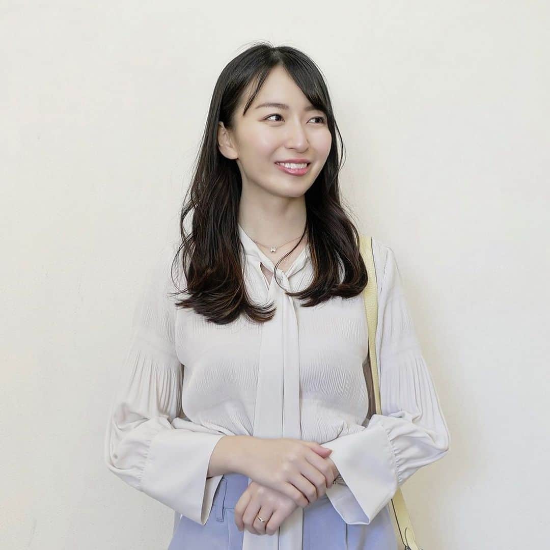 岩間恵のインスタグラム：「カットとトリートメントしました✨  ホットペッパービューティーは 好きなサロンをお得に予約できるので、 学生時代からずっと使っているサービスです！  思い立ったら夜中でもいつでも予約できるし 30分毎の予約状況が分かるからとても便利...  普段の行きつけの美容室もお得に予約できるので、 見つけてみてください！  ※感染対策を十分注意した上で入店しました。  @hotpepperbeauty_hair   #ホットペッパービューティー #pr」