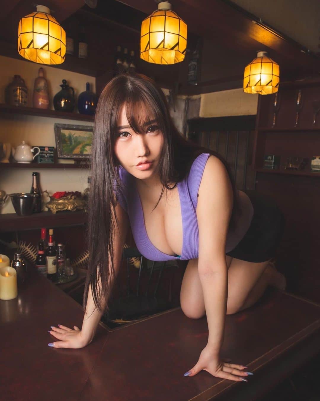 小町ねねさんのインスタグラム写真 - (小町ねねInstagram)「やあ （´・ω・｀)  ようこそ、バーボンハウスへ。  このテキーラはサービスだから、まず飲んで落ち着いて欲しい。   #instagravure #gravure #portrait #model #asiangirls #スナック #バーカウンター  #tiktok #グラビア #ポートレート #love」3月22日 18時35分 - comacomachi3