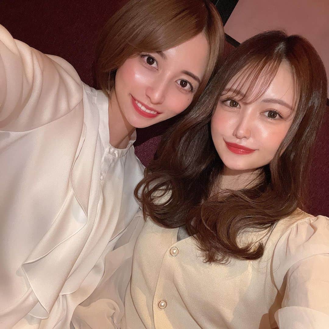 餃子のりさちゃんのインスタグラム：「みのりちゃんと美術館でーとっ💓 ずっと行きたかった展示会やからめっちゃたのしかった🌸🌸🌸  もういい大人なので 感性を磨きたいです。   #ダミアンハースト の桜みて 心浄化された🌸   #メトロポリタン美術館展  #新国立美術館   #美術館  #ヘアアレンジ#フリーモデル#インフルエンサー#韓国コーデ#ジムウェア#韓国メイク#韓国ヘア#いいねした人全員フォローする #田中みな実 #ダイエット#筋トレ女子 #筋トレ#キャバ嬢 #自撮り界隈 #ビジョビ#モデルプレス#チャイボーグ#あざといは正義#あざとかわいい#キャバ嬢#ヨシンモリ#いいね返し#骨スト#イエベ#イエべ秋」