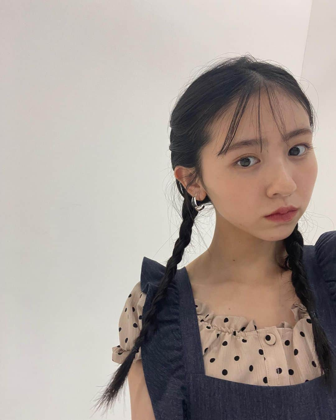 入江美沙希さんのインスタグラム写真 - (入江美沙希Instagram)「みさき、四季の中で1番夏が好きで、 ファッションとか、キラキラした雰囲気が好きなんだよね〜☀️ だから待ち遠しい...🏖🎐🍧👒  皆はどの季節が好き〜 ?  写真は、Seventeenのオフショット📷  #海#波#Seventeen #セブンティーン #ロング #06 #06년생 #jc #jc3  #スターダストプロモーション #BREAKTIMEGIRLS #BtG #入江美沙希」3月22日 19時19分 - irie_misaki_official