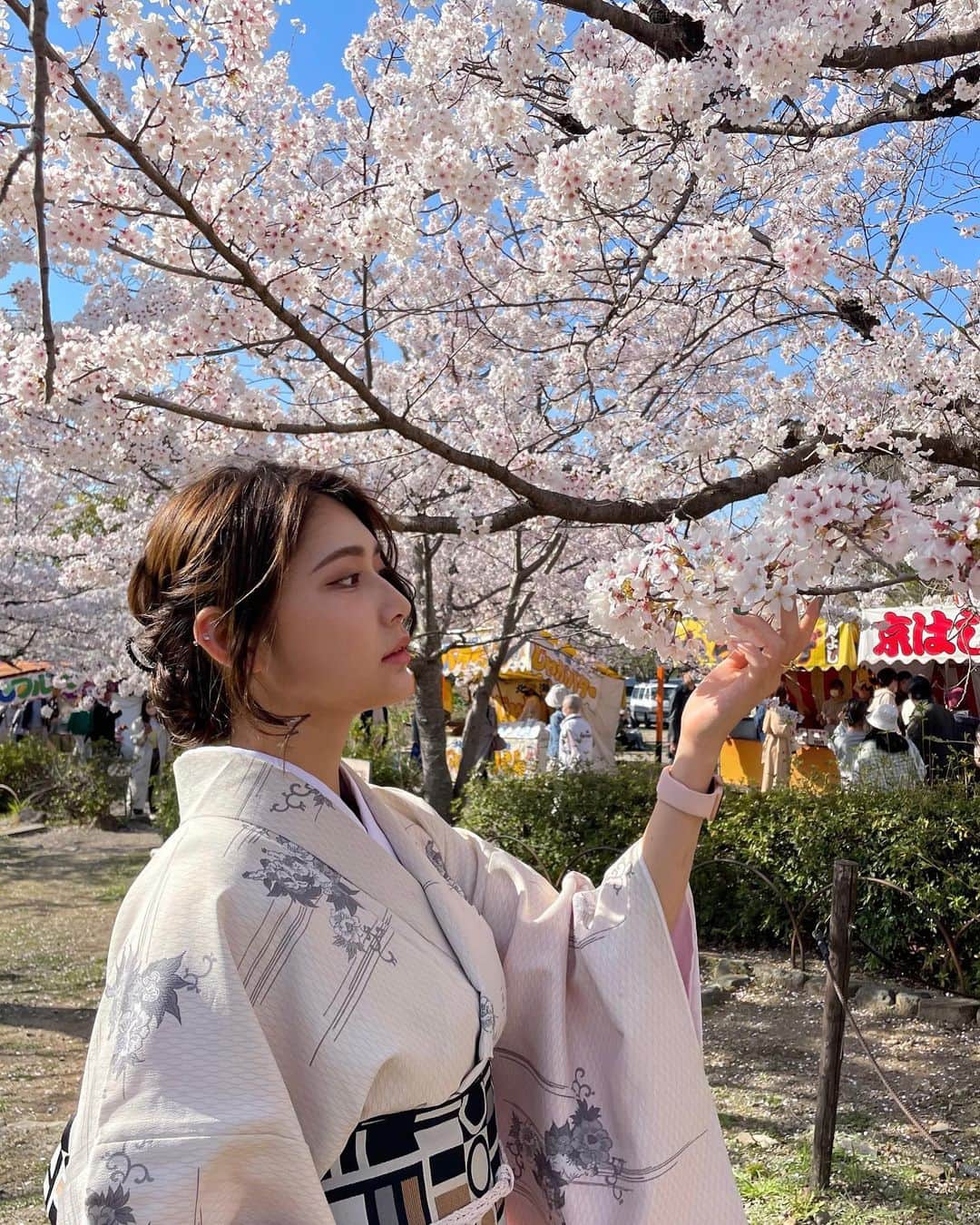 KAHOさんのインスタグラム写真 - (KAHOInstagram)「やっと桜見れました💮🌸 可愛い着物も着られて幸せです♥   #京都桜  #🌸 #桜  #円山公園  #京都観光  #着物  #着物ヘア」4月6日 14時46分 - kaho____0902
