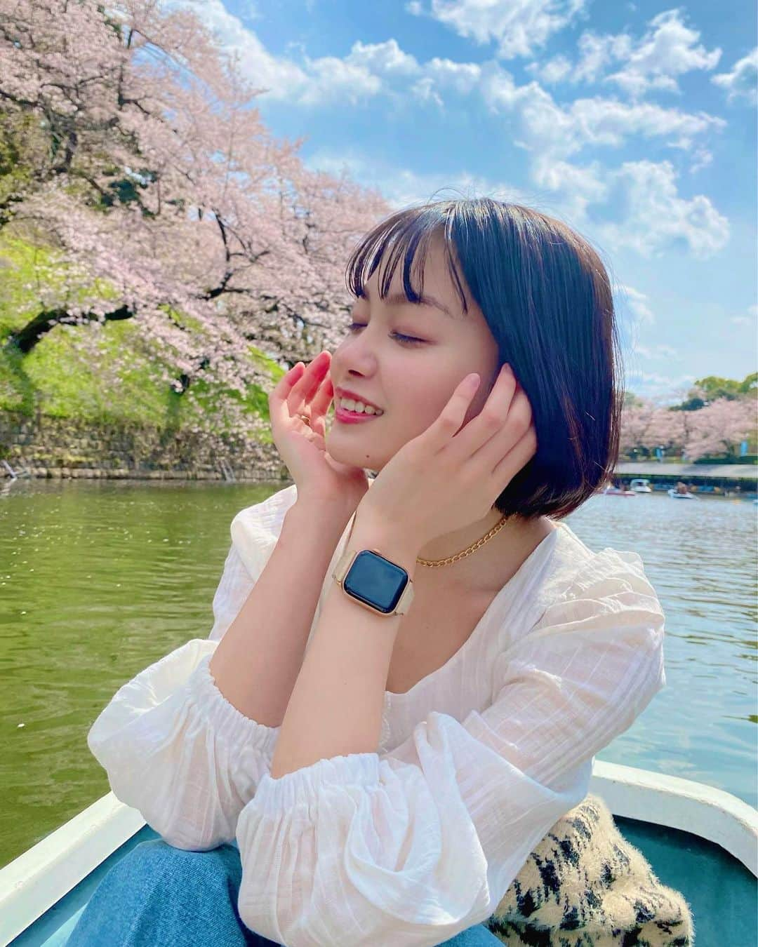 吉澤遥奈のインスタグラム：「🌸 ・ ・ ・ ボート🚢すごく楽しかった✨ #桜#pr #เซ็กซี่ #nature  #model #아이돌 #spring #お花見」