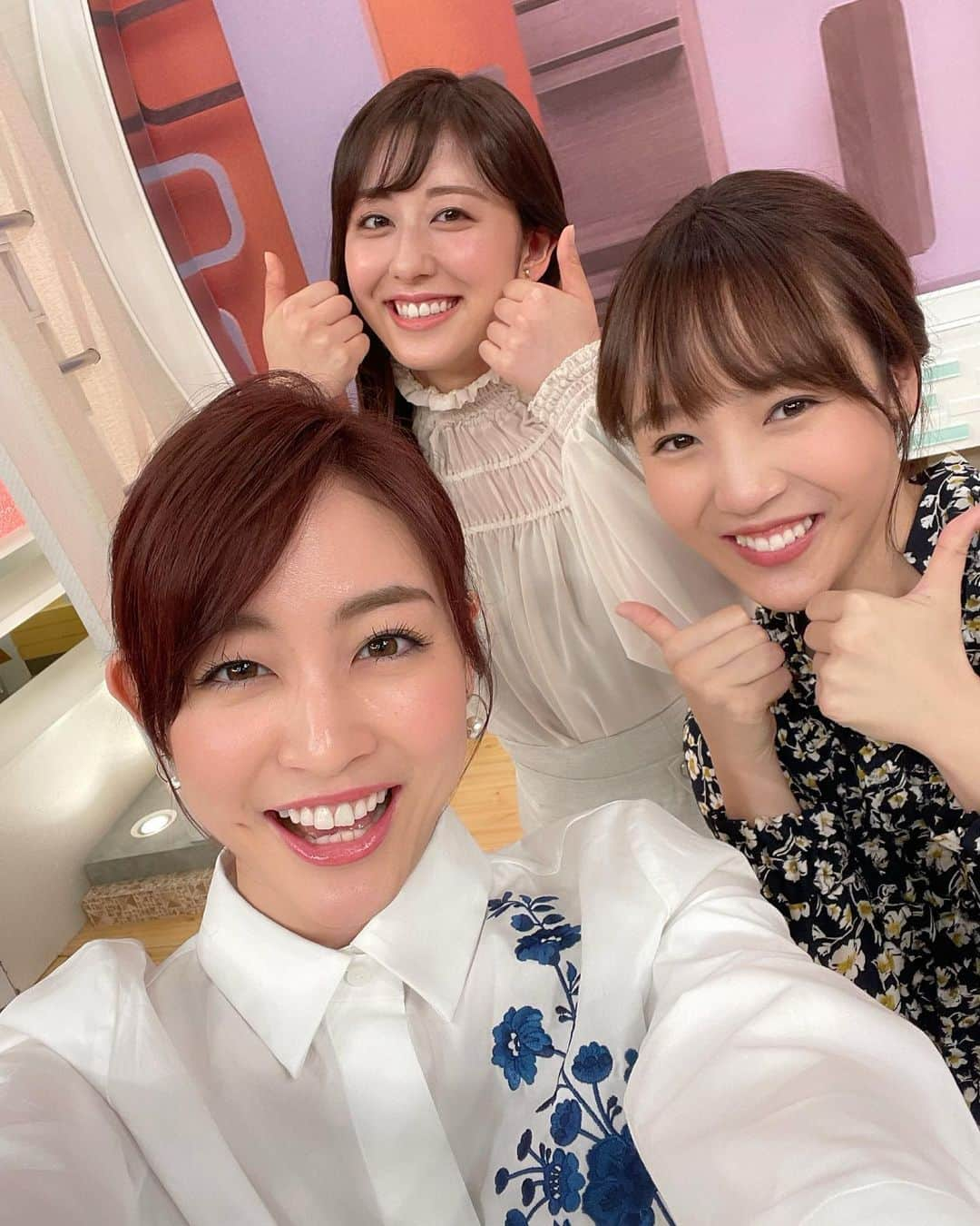 新井恵理那さんのインスタグラム写真 - (新井恵理那Instagram)「きょうは"ちはるちゃん"と…♪と声をかけたら、｢｢ハーイ｣｣ ふたりから返事が‼︎(*^▽^*)笑  そうだった〜ふたりともちはるちゃんなんですよね(o^^o)  協議の結果、斎藤さんはちーちゃんと呼ばせてもらうことになりました(*^ω^*)  森のちはるちゃんは、わたしはちはるちゃんと呼んでるけど、 みんなからはモリチとも呼ばれています♪ 今日は髪型シンクロしてましたね(o^^o)♪  『グッド！モーニング』 テレビ朝日系 平日あさ4:55〜8:00  #グッドモーニング #テレビ朝日 #斎藤ちはる #森千晴 #新井恵理那 #centforce」4月6日 8時29分 - elina_arai