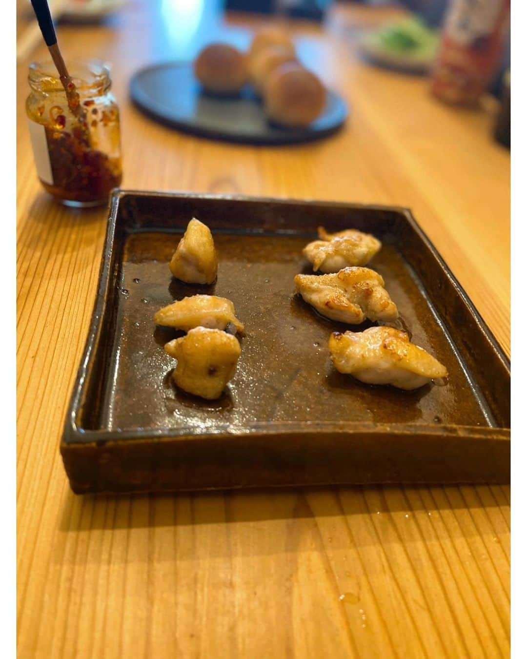 佐々木希さんのインスタグラム写真 - (佐々木希Instagram)「秋田の美味しい物♡ 2度目ましての#鳥天狗 さん。 鳥料理×ナチュールの組み合わせ。 秋田に帰ったら行きたいと思っていて、やっと実現。 秋田食材も色々入った料理で、やはりその土地で旬な物を食べたり飲んだりするのは幸福です☺︎  #鳥天狗 #秋田」4月6日 10時33分 - nozomisasaki_official
