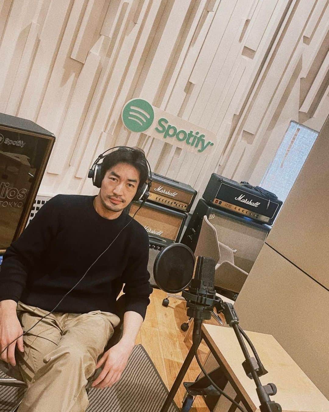 のインスタグラム：「Spotify ×ワーナー・ブラザーズ× DCコミックス 音声コンテンツ 「BATMAN 葬られた真実」が 5月3日より世界9か国にて配信スタートします！  主役バットマン/ブルース・ウェイン役を務めさせていただきます。  配信までお楽しみに！」